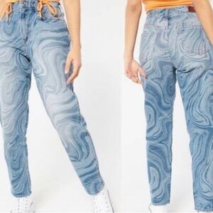 Hollister Curvy High-Rise Jeans – Size 26x27 – Swirl Print - EUC